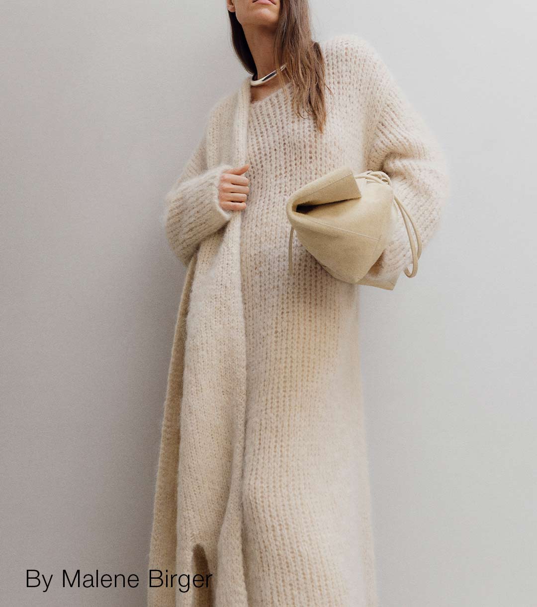 Coarse knitwear is a must-have in Fall/Winter 2021 wardrobes.