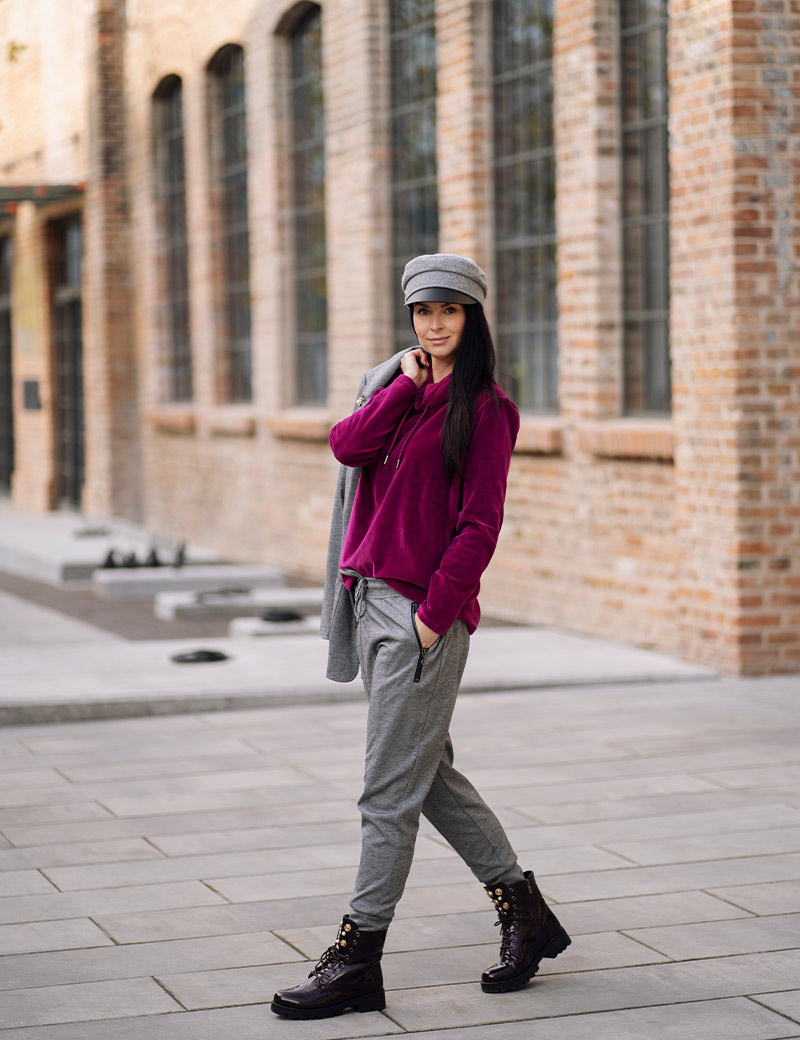 Blogger @coccocolection combines a velour sweatshirt with jersey pants