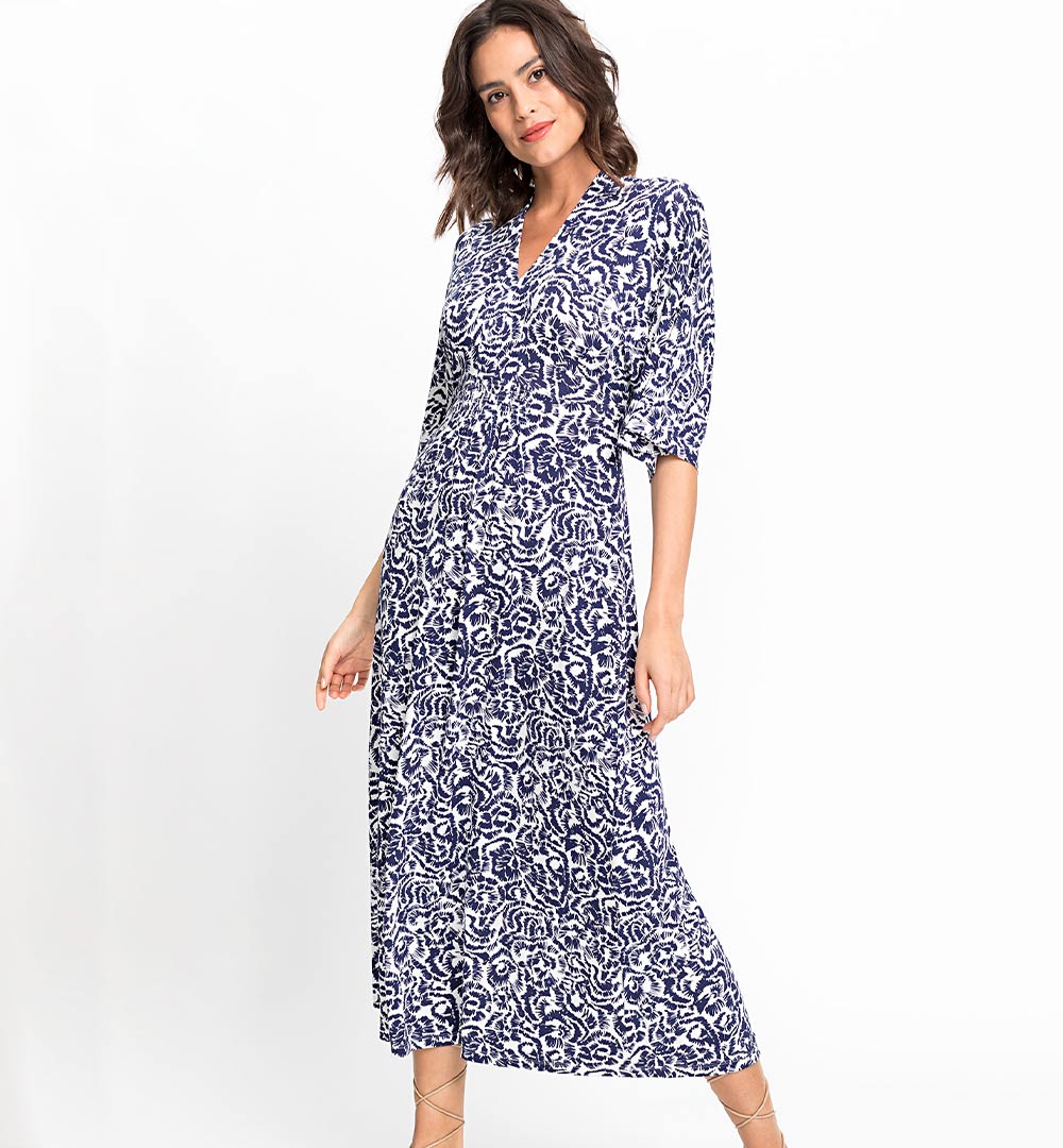 This summer, long maxi dresses are especially trendy.