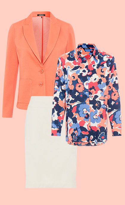 Chemisier à motif floral en combinaison avec un blazer dans la couleur tendance « Apricot Crush »